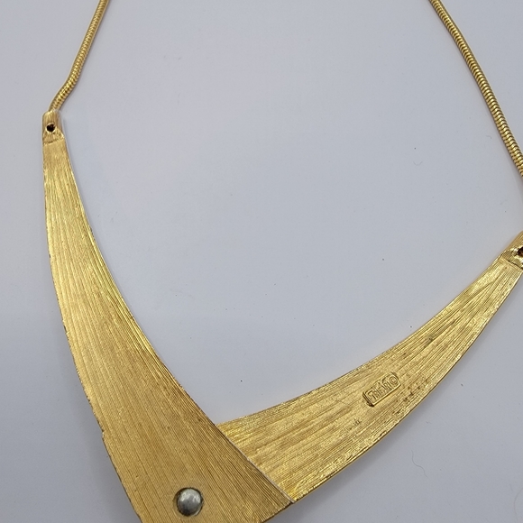 Crown Trifari Goldtone White Enamel Collar Necklace - Picture 5 of 5